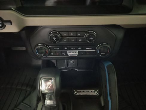 Used 2023 Ford Bronco Wildtrak AWD/4WD image 27