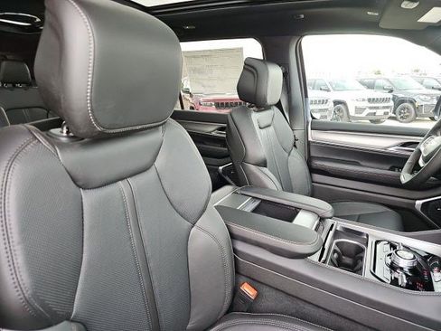 New 2026 Jeep Grand Wagoneer 4WD image 12