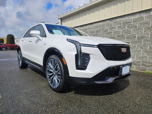 Used 2024 Cadillac XT4 Sport AWD/4WD image 13