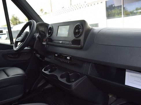 Used 2024 Mercedes-Benz Sprinter 2500 image 15
