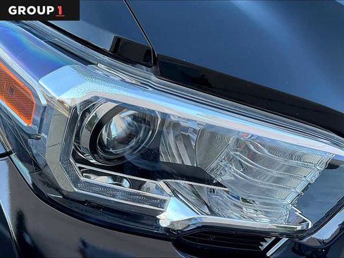 Certified 2022 Toyota Tacoma TRD Off-Road AWD/4WD image 26