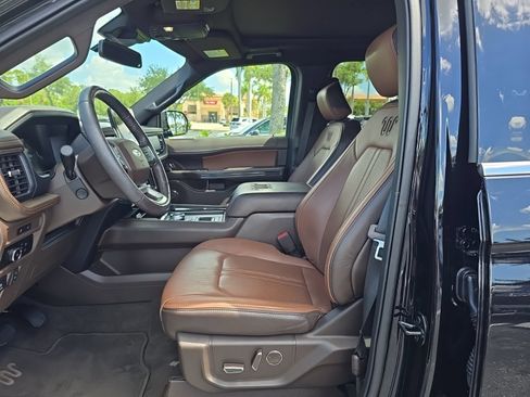 Used 2023 Ford Expedition King Ranch RWD image 3