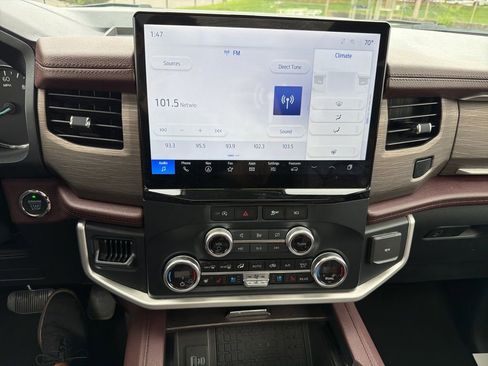 Used 2024 Ford Expedition Limited image 14