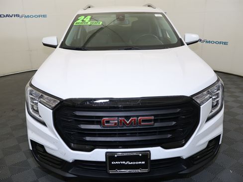 Used 2024 GMC Terrain SLT AWD/4WD image 14