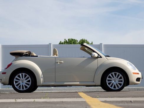 Used 2008 Volkswagen Beetle SE FWD image 35