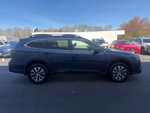 Used 2024 Subaru Outback Premium AWD/4WD image 4