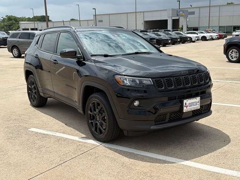 New 2026 Jeep Compass Latitude AWD/4WD image 7