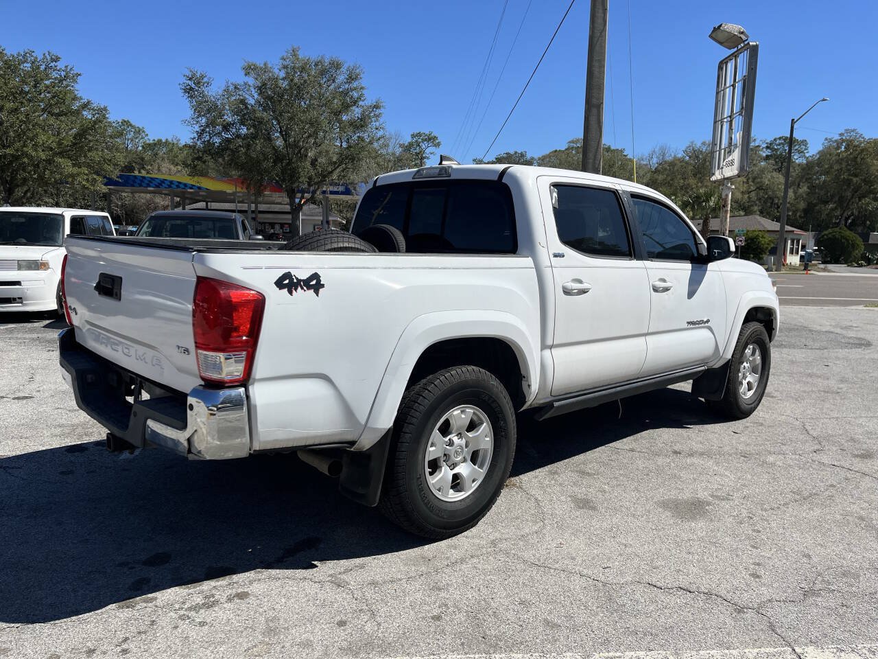 Used 2017 Toyota Tacoma SR5 w/ Tow Package AWD/4WD image 6