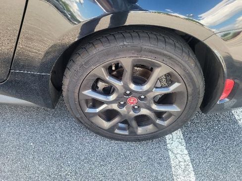 Used 2018 FIAT 124 Spider Abarth RWD image 9