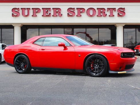 Used 2019 Dodge Challenger R/T Scat Pack w/ Shaker Package RWD image 1