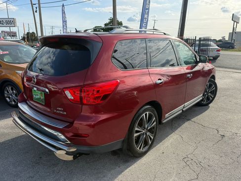 Used 2017 Nissan Pathfinder Platinum w/ Family Entertainment Package AWD/4WD image 4