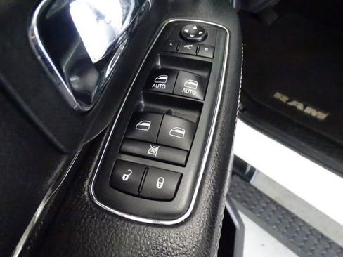 Used 2018 RAM 2500 Laramie w/ Sport Appearance Group AWD/4WD image 10