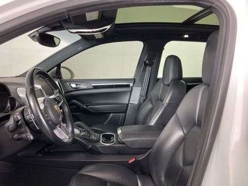 Used 2017 Porsche Cayenne AWD/4WD image 10