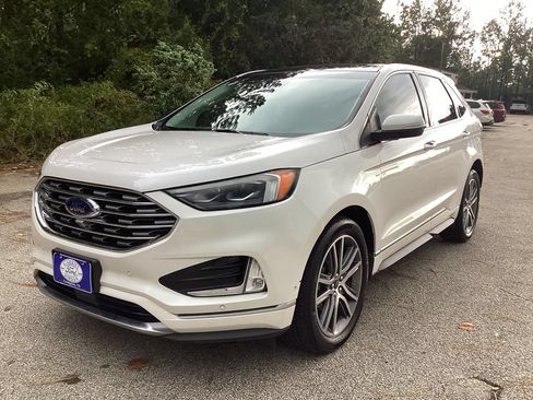 Used 2019 Ford Edge Titanium w/ Equipment Group 301A FWD image 3