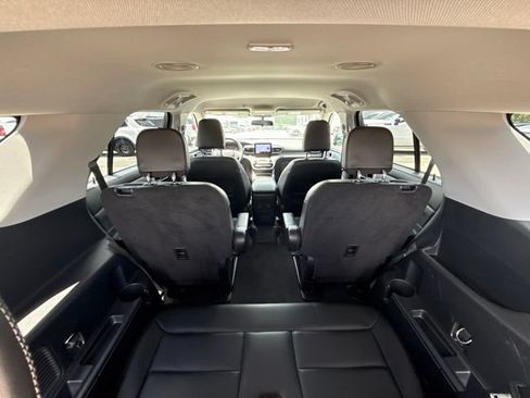 Used 2022 Ford Explorer XLT w/ Equipment Group 202A RWD image 14
