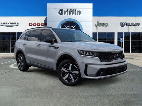 Used 2022 Kia Sorento EX w/ Panoramic Sunroof Package FWD image 2