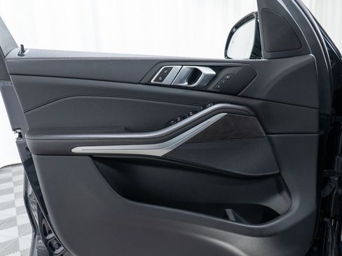 Certified 2022 BMW X5 xDrive40i w/ M Sport Package image 11