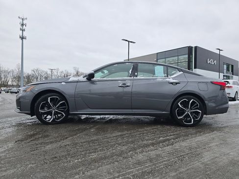 Used 2024 Nissan Altima 2.5 SR image 11