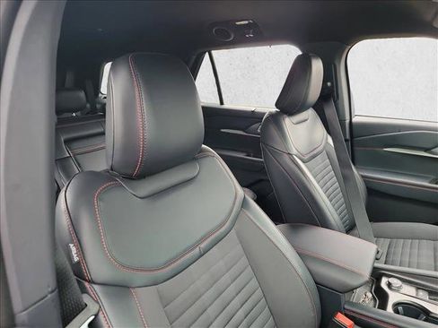 Used 2025 Ford Explorer ST-Line w/ Premium Package image 13