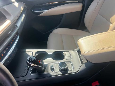 Used 2024 Cadillac XT4 Luxury w/ Cold Weather Package image 21