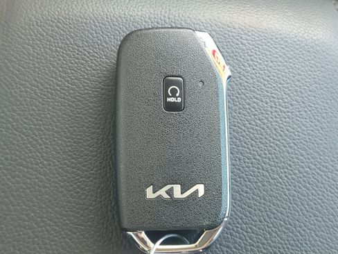 Certified 2025 Kia Sportage SX image 29
