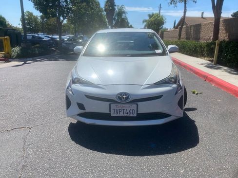 Used 2016 Toyota Prius Four FWD image 2