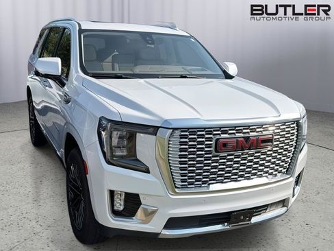 Used 2021 GMC Yukon Denali w/ Denali Premium Package AWD/4WD image 5