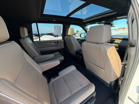 Used 2024 Chevrolet Suburban Premier image 25