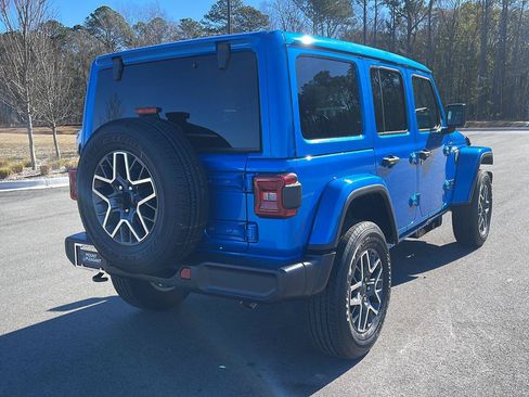 New 2026 Jeep Wrangler Unlimited Sahara AWD/4WD image 7