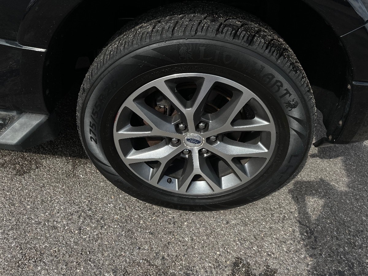 Used 2015 Ford Expedition EL XLT w/ Equipment Group 202A RWD image 47