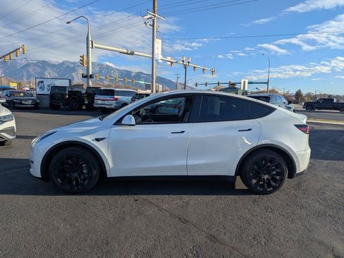 Used 2021 Tesla Model Y Long Range image 8