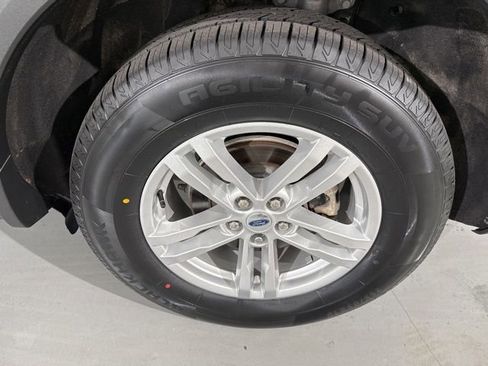 Used 2023 Ford Explorer XLT w/ Equipment Group 202A image 9