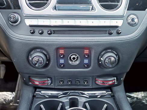 Used 2015 Rolls-Royce Ghost RWD image 31