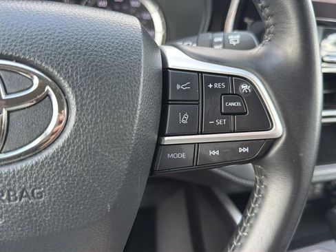 Used 2024 Toyota Highlander LE FWD image 22