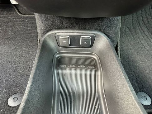 Used 2021 Chrysler Pacifica Touring-L w/ S Appearance Package image 18