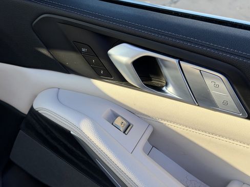 Used 2020 BMW X7 xDrive40i w/ Premium Package image 28