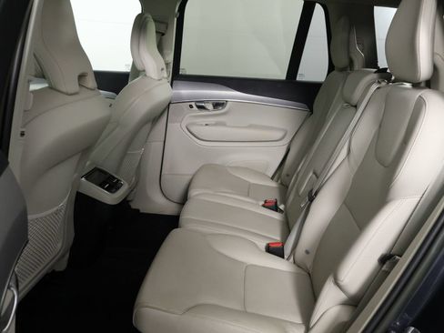 Used 2022 Volvo XC90 T5 Momentum w/ Protection Package Premier AWD/4WD image 32