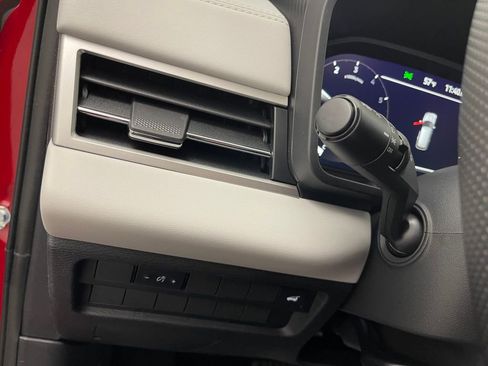 New 2025 Mitsubishi Outlander SE image 7