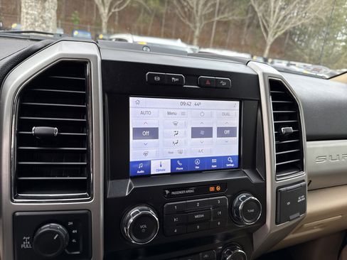 Used 2021 Ford F250 Lariat w/ Chrome Package image 29