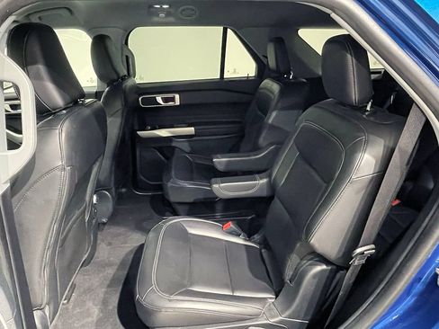 Used 2022 Ford Explorer XLT w/ Equipment Group 202A AWD/4WD image 18