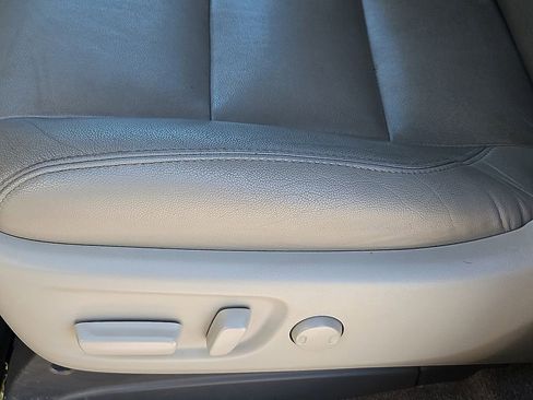 Used 2017 Toyota Sienna XLE w/ XLE Navigation Package FWD image 21