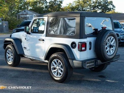 Used 2023 Jeep Wrangler Sport S image 9