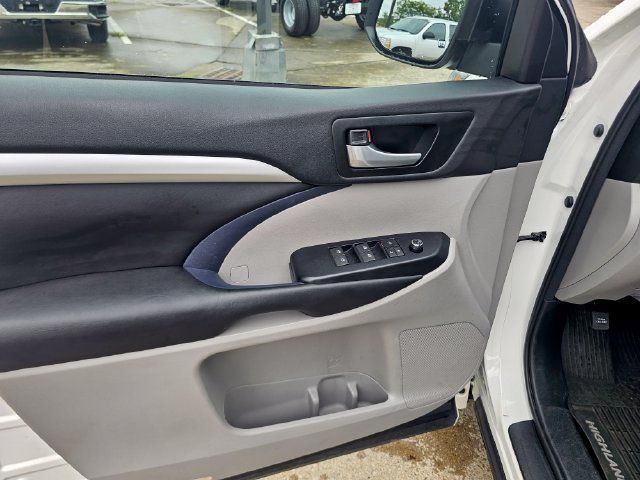 Used 2017 Toyota Highlander XLE AWD/4WD image 10