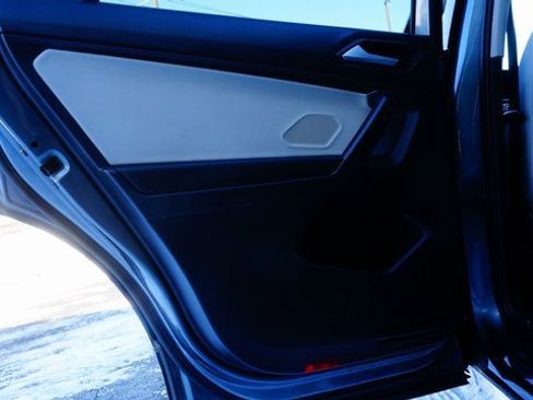 Certified 2021 Volkswagen Tiguan SE w/ Panoramic Sunroof Package image 44