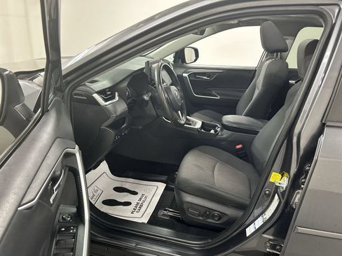Used 2019 Toyota RAV4 XLE AWD/4WD image 9