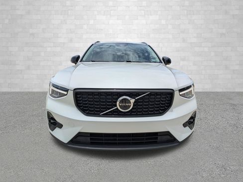 Used 2023 Volvo XC40 B5 Plus w/ Protection Package Premier AWD/4WD image 6