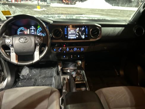 Used 2018 Toyota Tacoma TRD Off-Road image 20