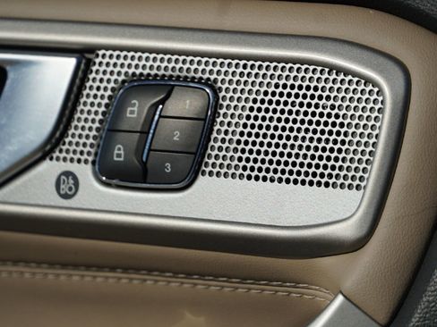 Used 2022 Ford Explorer Limited w/ Equipment Group 301A image 19