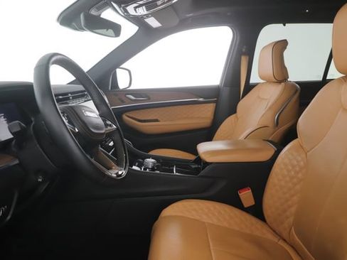 Used 2024 Jeep Grand Cherokee Summit w/ Luxury Tech Group V image 16