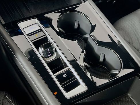 Used 2025 Volkswagen Atlas Cross Sport SE image 17